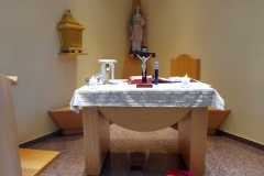 La Cappella di S. Lucia pronta per la messa domenicale